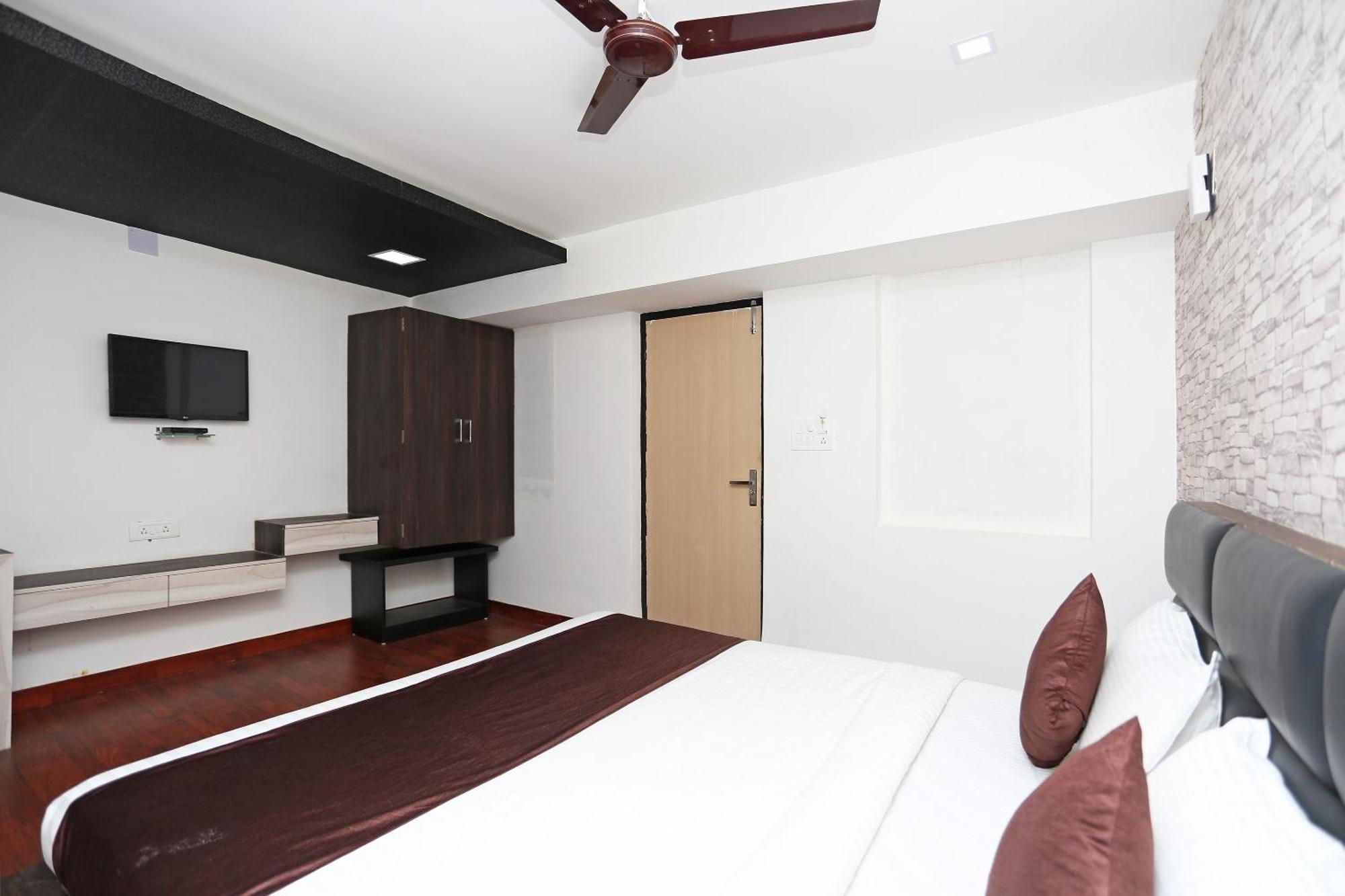 Super Capital O Sai Jagannath Hotel Khandagiri Kültér fotó