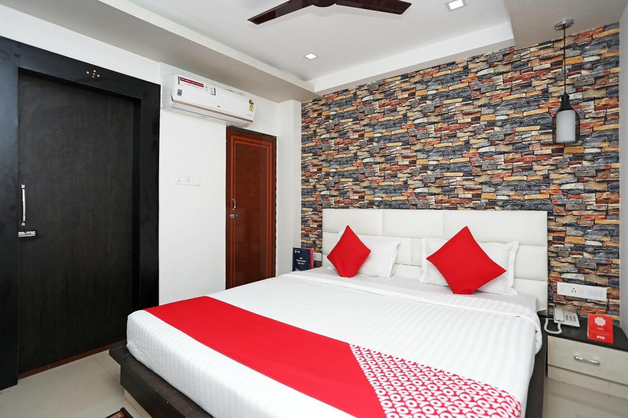 Super Capital O Sai Jagannath Hotel Khandagiri Kültér fotó