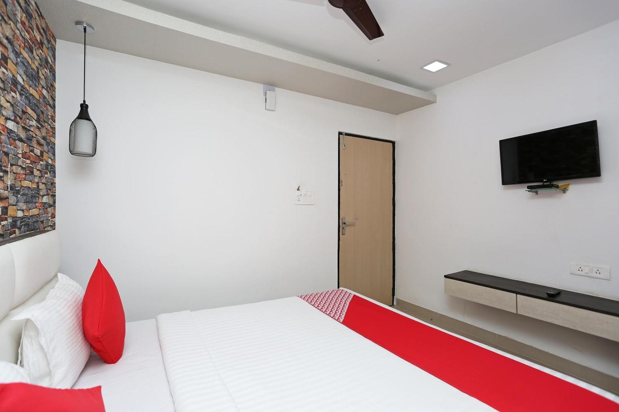 Super Capital O Sai Jagannath Hotel Khandagiri Kültér fotó