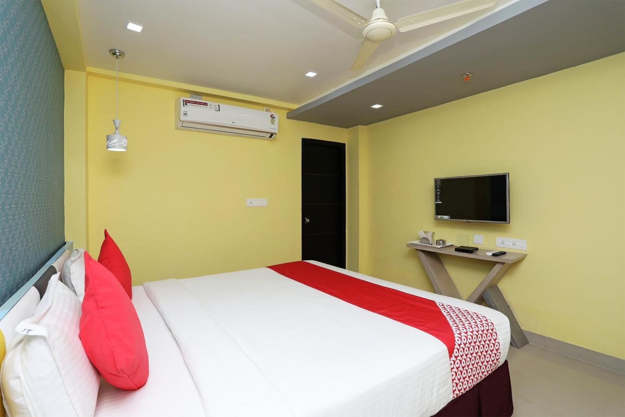 Super Capital O Sai Jagannath Hotel Khandagiri Kültér fotó