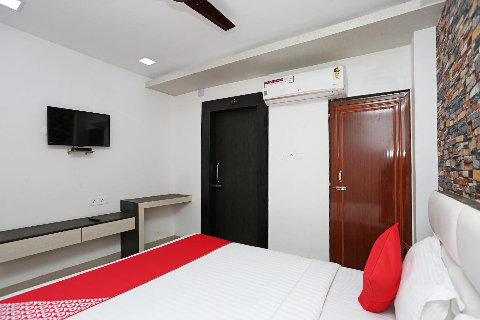 Super Capital O Sai Jagannath Hotel Khandagiri Kültér fotó