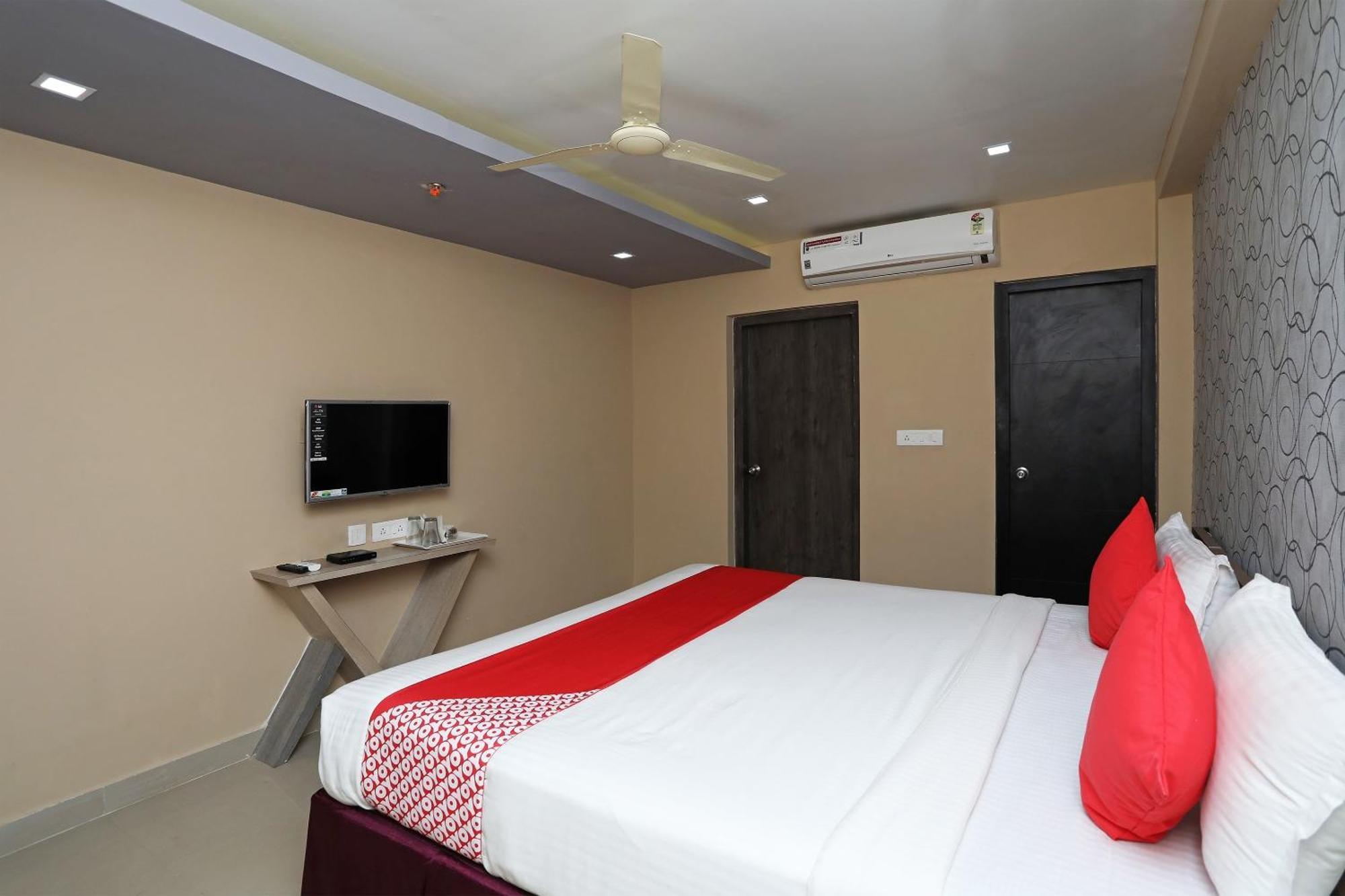 Super Capital O Sai Jagannath Hotel Khandagiri Kültér fotó
