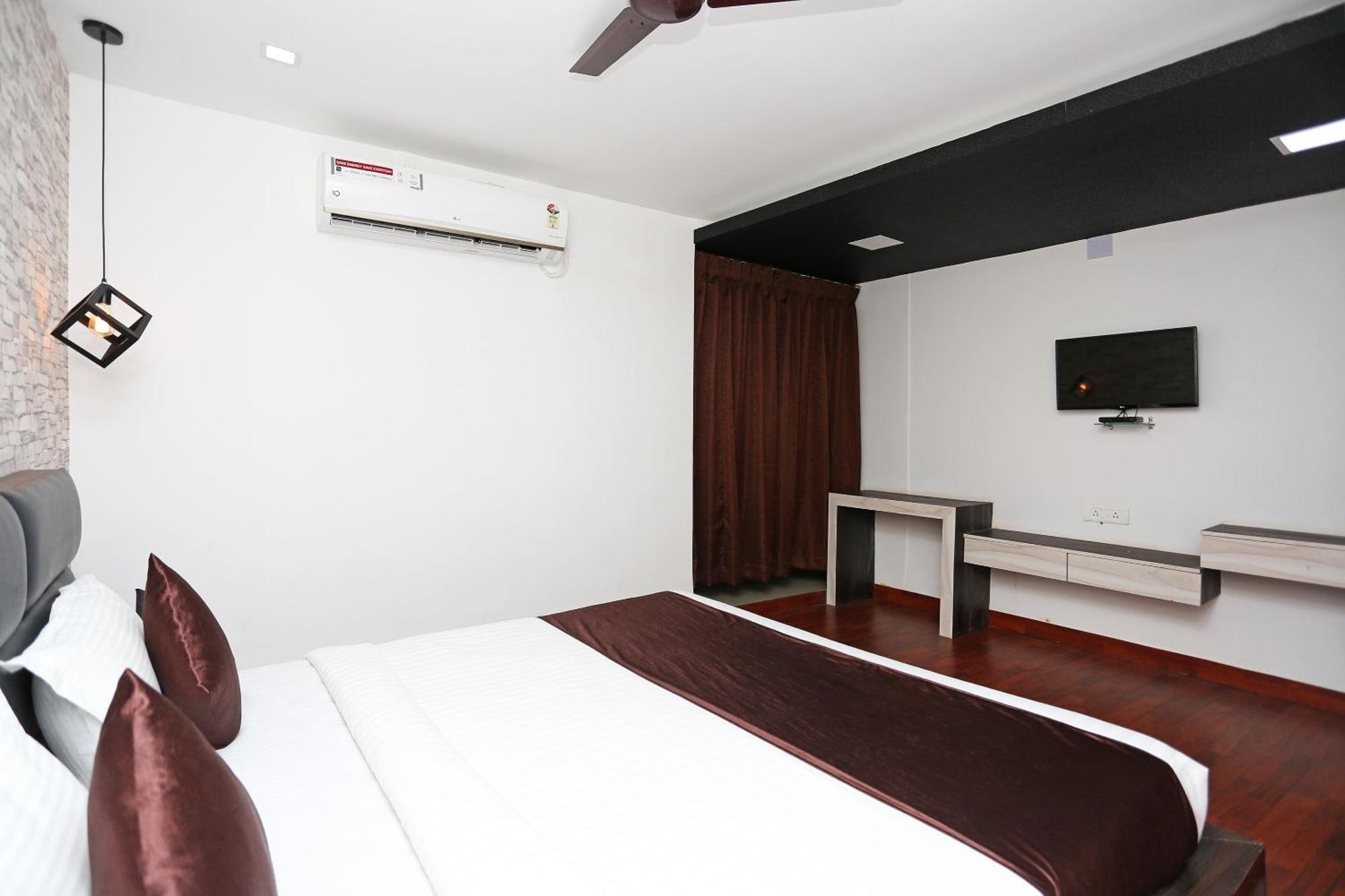 Super Capital O Sai Jagannath Hotel Khandagiri Kültér fotó